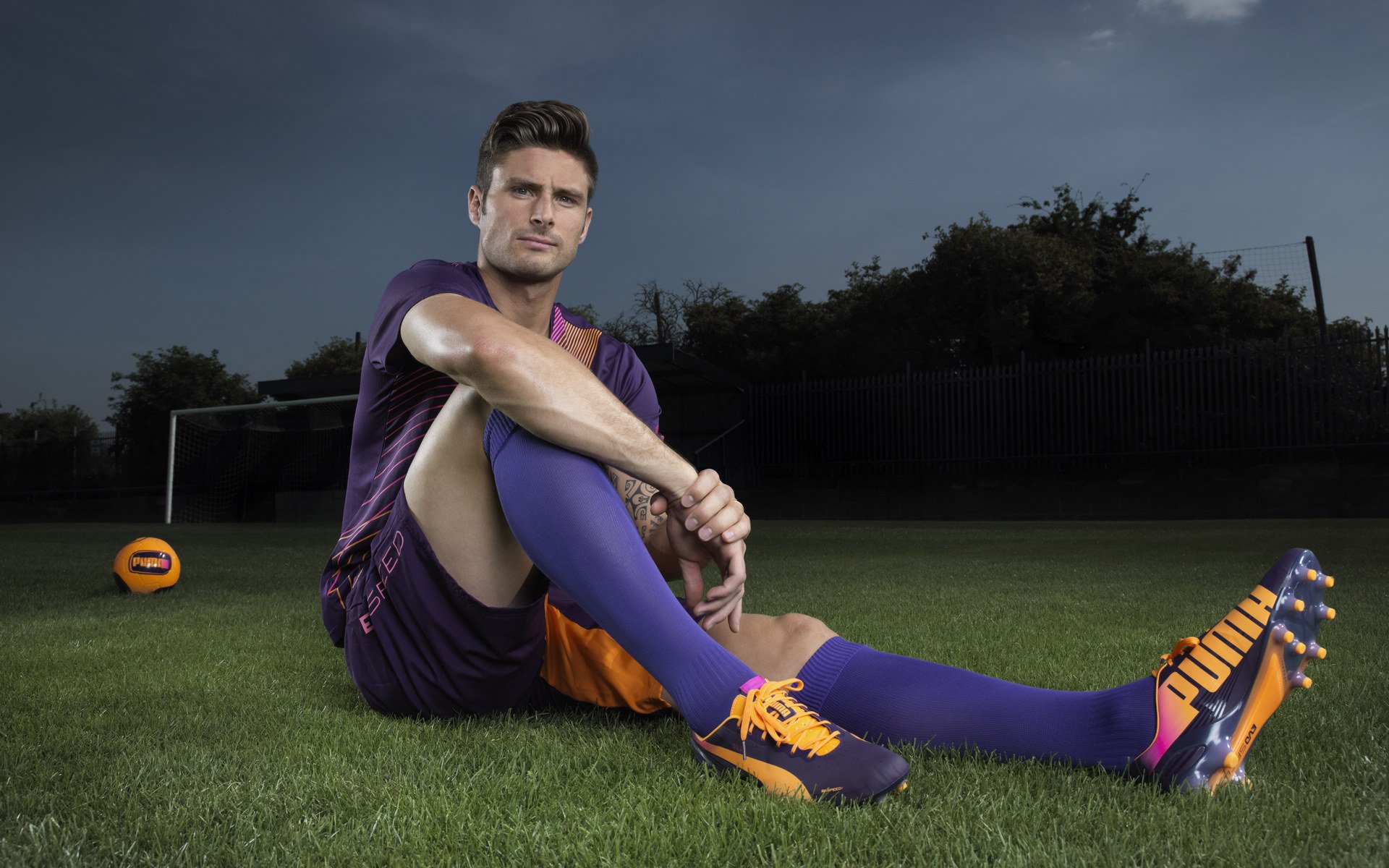 比赛中,蒂伊展现出“全能战士”的风采,攻防两端表现都是精品!